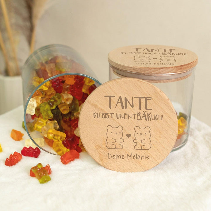 GRAVURZEILE Vorratsglas mit graviertem Holzdeckel - UnentBÄRlich Tante - Personalisiert mit Name - K