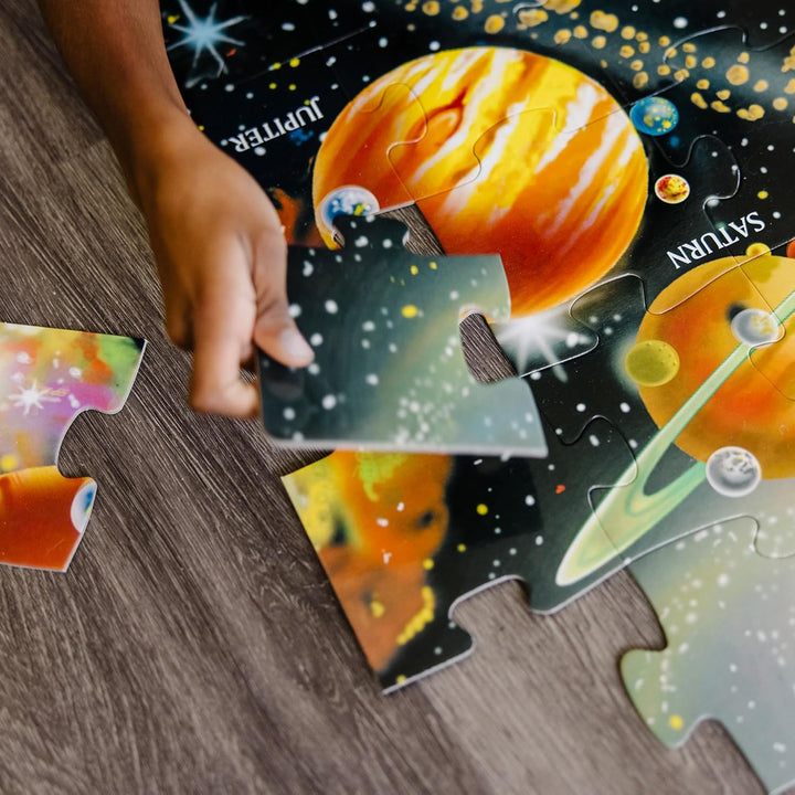Melissa & Doug 10413 Sonnensystembodenpuzzles, leicht zu reinigende Oberfläche, fördert die Hand-Aug