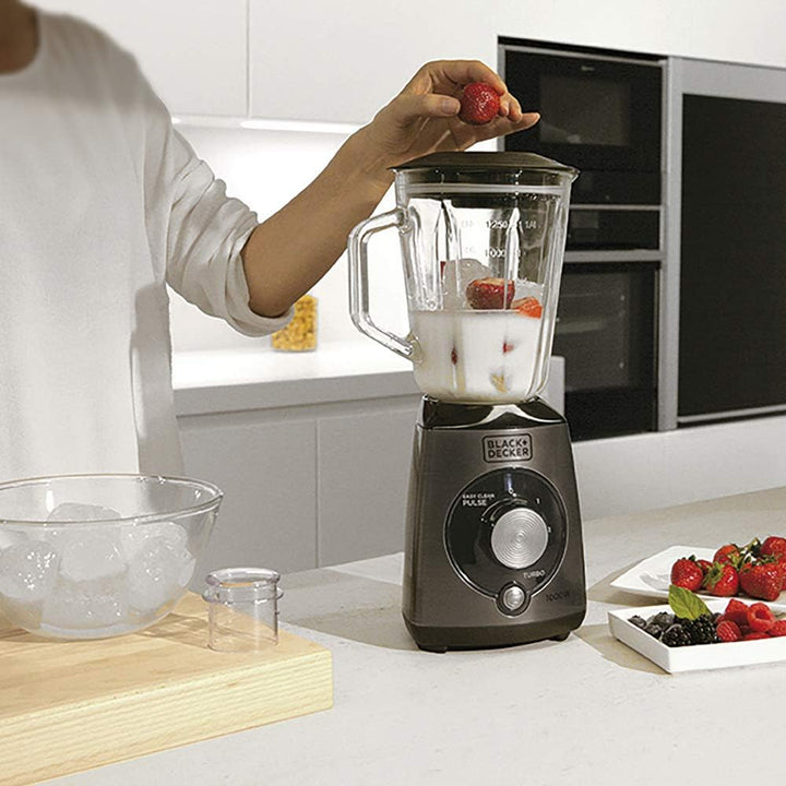 Black + Decker Standmixer, Puls-Funktion, Gefäss aus Kunststoff mit 1,5 l, 4-schneidige Edelstahlkli