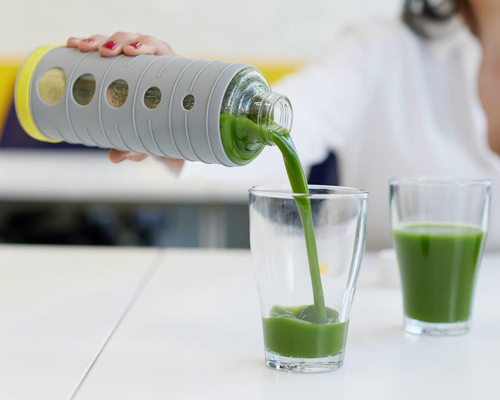 PIKA - Vakuumflasche für Obst und Gemüsesäfte - 600 ml - Glas und Schutz aus Silikon - Hält 3x länge