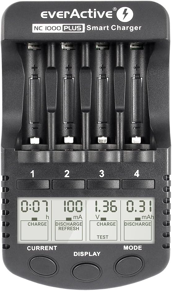 everActive Ladegerät für 4 Akkus AAA AA, professionell und schnell, LCD Anzeige, Kapazitätstest, KFZ