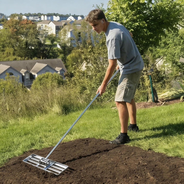 HOMASIS Rasen Nivellierrechen, Metall Rasenrakel mit 170cm ergonomischem Stiel & Griff, Rasenrechen