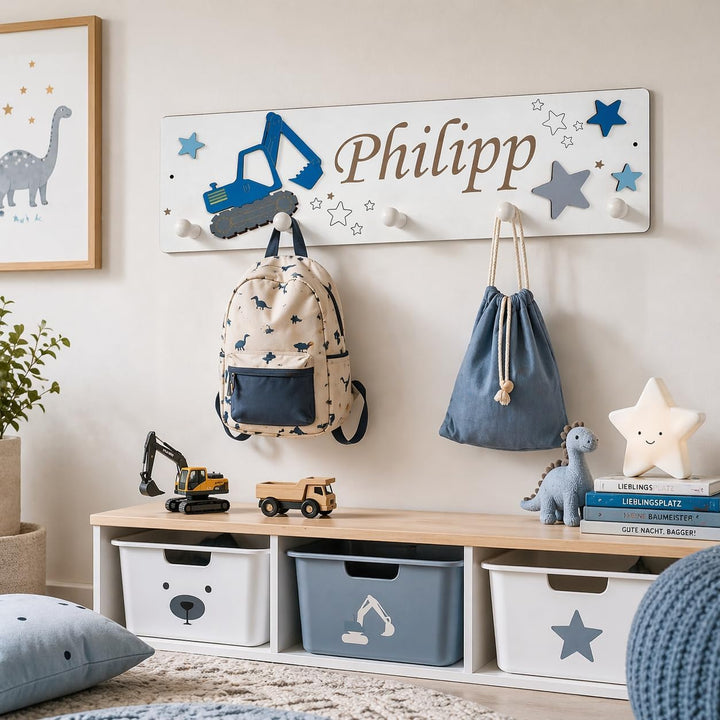 Kindergarderobe aus Holz mit Bagger in blau, grau, hellblau I Kinderzimmerdekoration I Mit Wunschnam