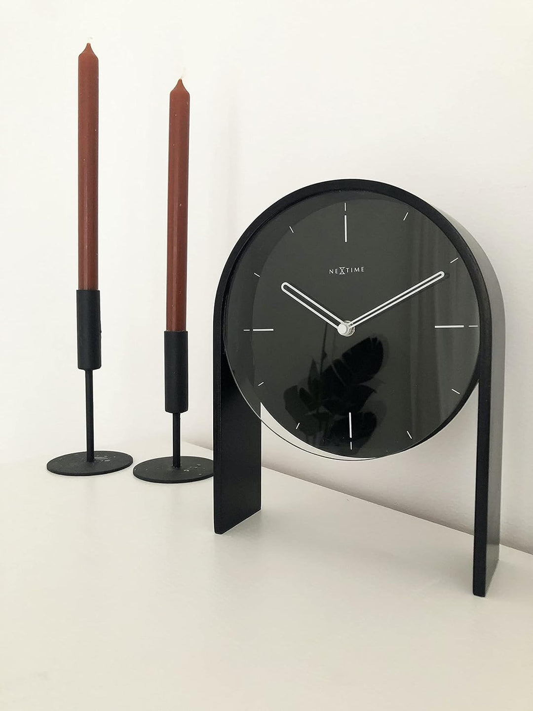 NeXtime ausgefallende Tischuhr 5225ZW Noa Table, Holz, schwarz 27x21x6,5cm, Ø 21 cm