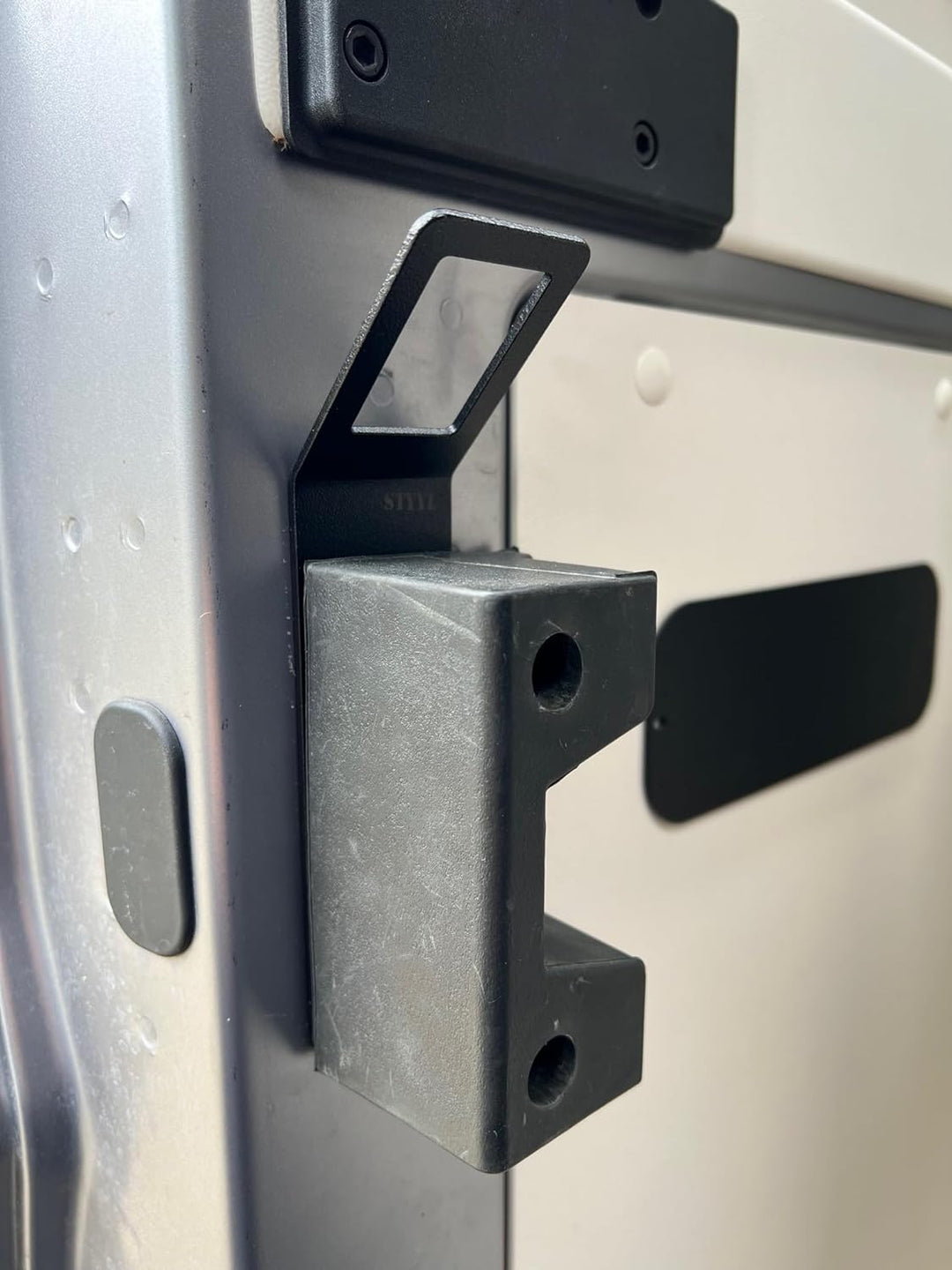 STYYL Slide-Y-Lock die Zusatzsicherung für die Schiebetür passend für Kastenwagen Ducato Jumper Boxe
