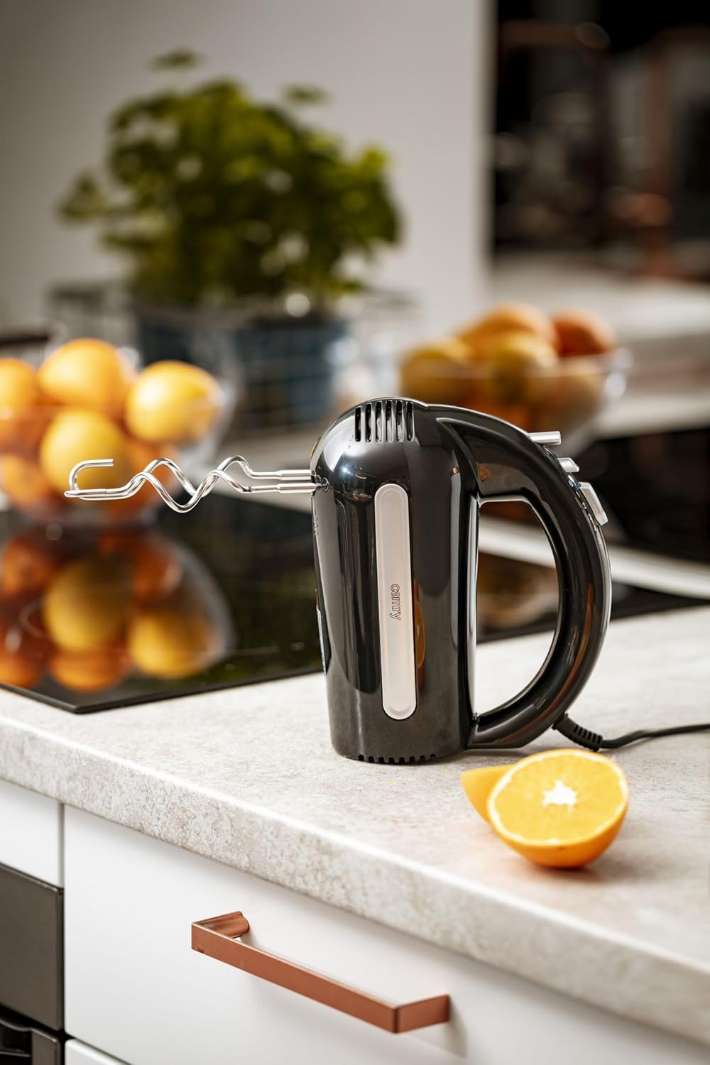CAMRY CR 4218 Elektrischer Handrührer, 300 W, Handmixer mit 5 Arbeitsgeschwindigkeiten, Mixer mit 2