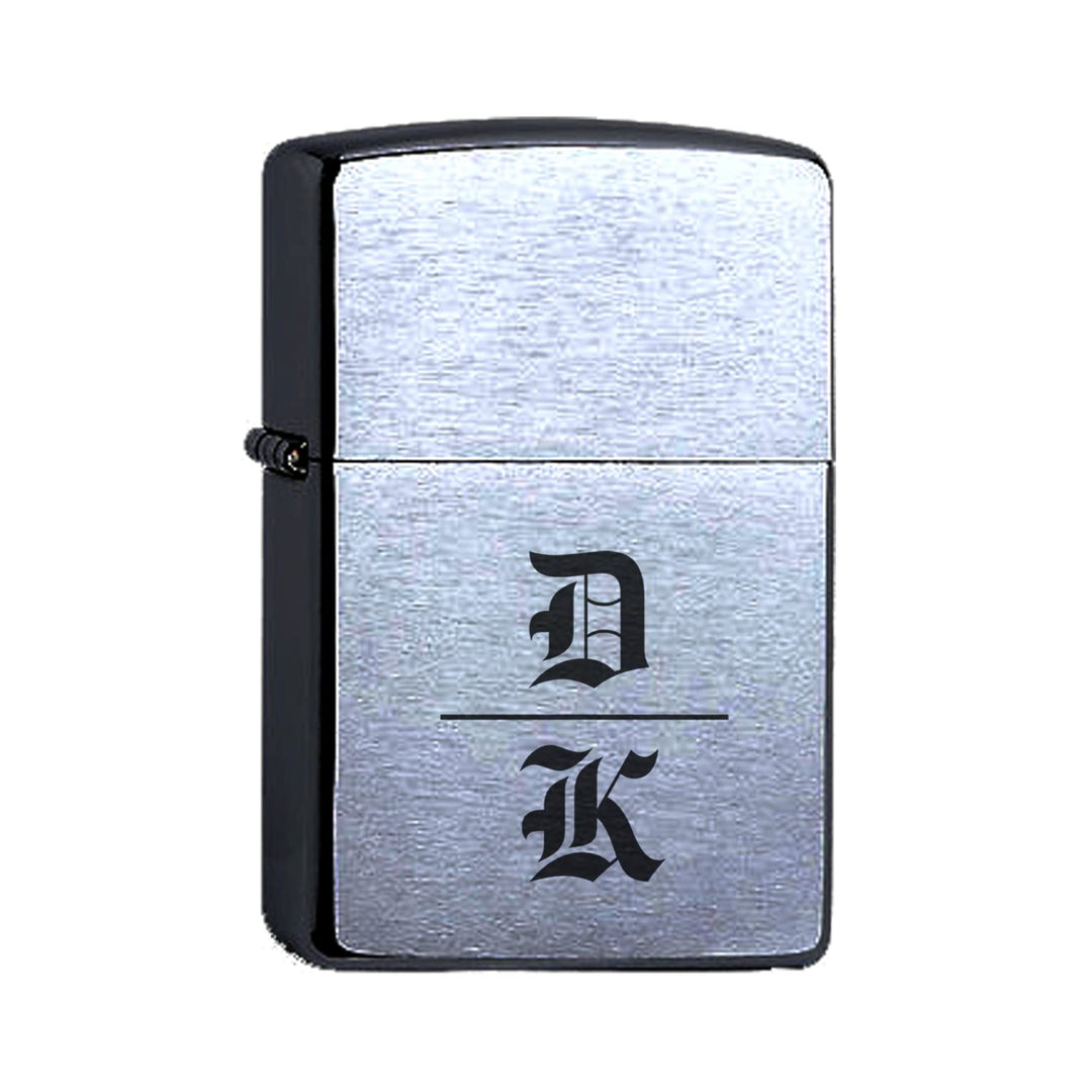 Zippo Benzinfeuerzeug mit Ihren Initialen im modernen Design Gravur Chrome Brushed Wunschgravur pers