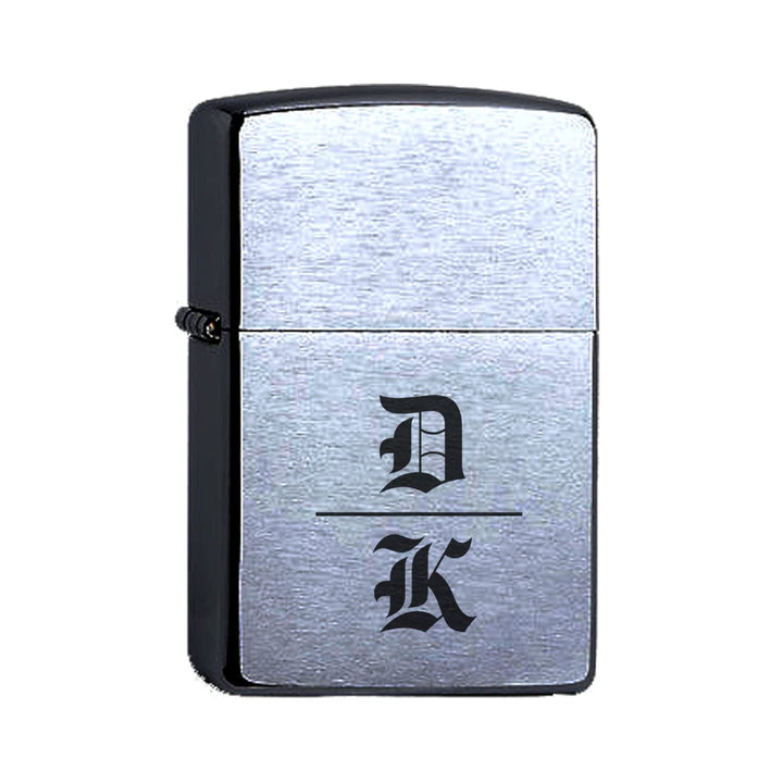 Zippo Benzinfeuerzeug mit Ihren Initialen im modernen Design Gravur Chrome Brushed Wunschgravur pers