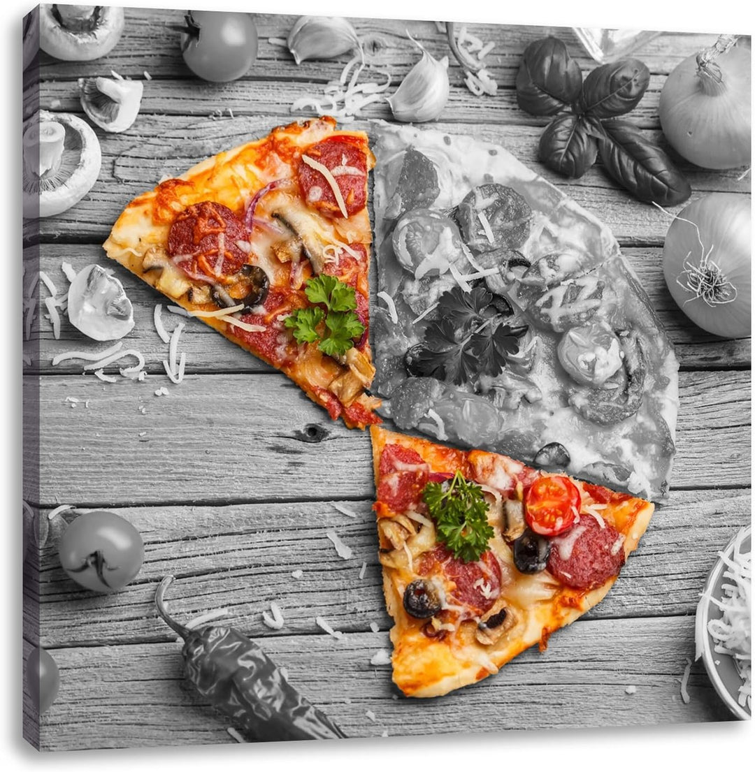 Pixxprint Pizza auf Holztisch als Leinwandbild/Grösse: 70x70 cm/Wandbild/Kunstdruck/fertig bespannt,