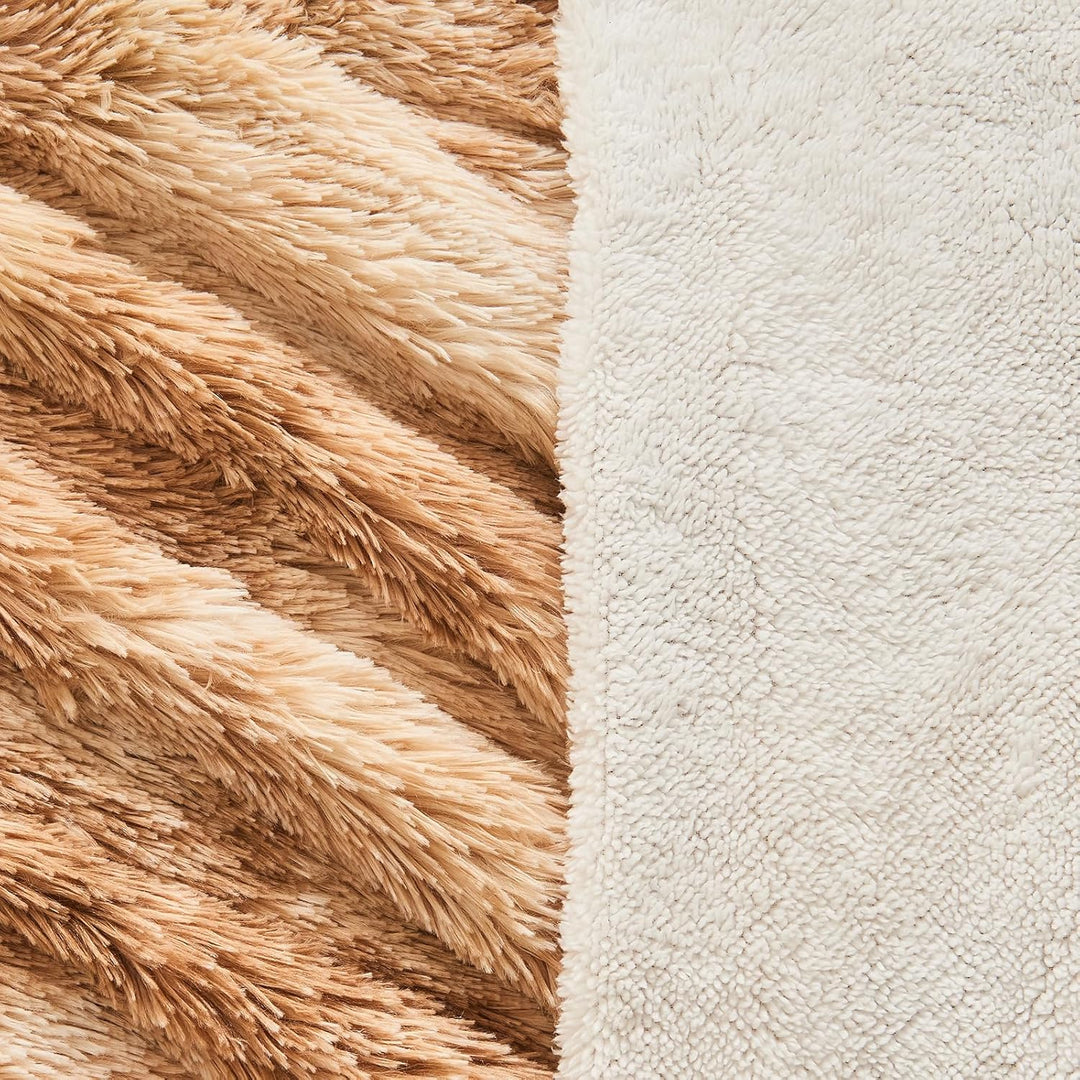 EMME Faux Kuscheldecke Flauschig, 150 x 200 cm, Felldecke, Wolldecke, Wohndecke, Super Weich, Flausc