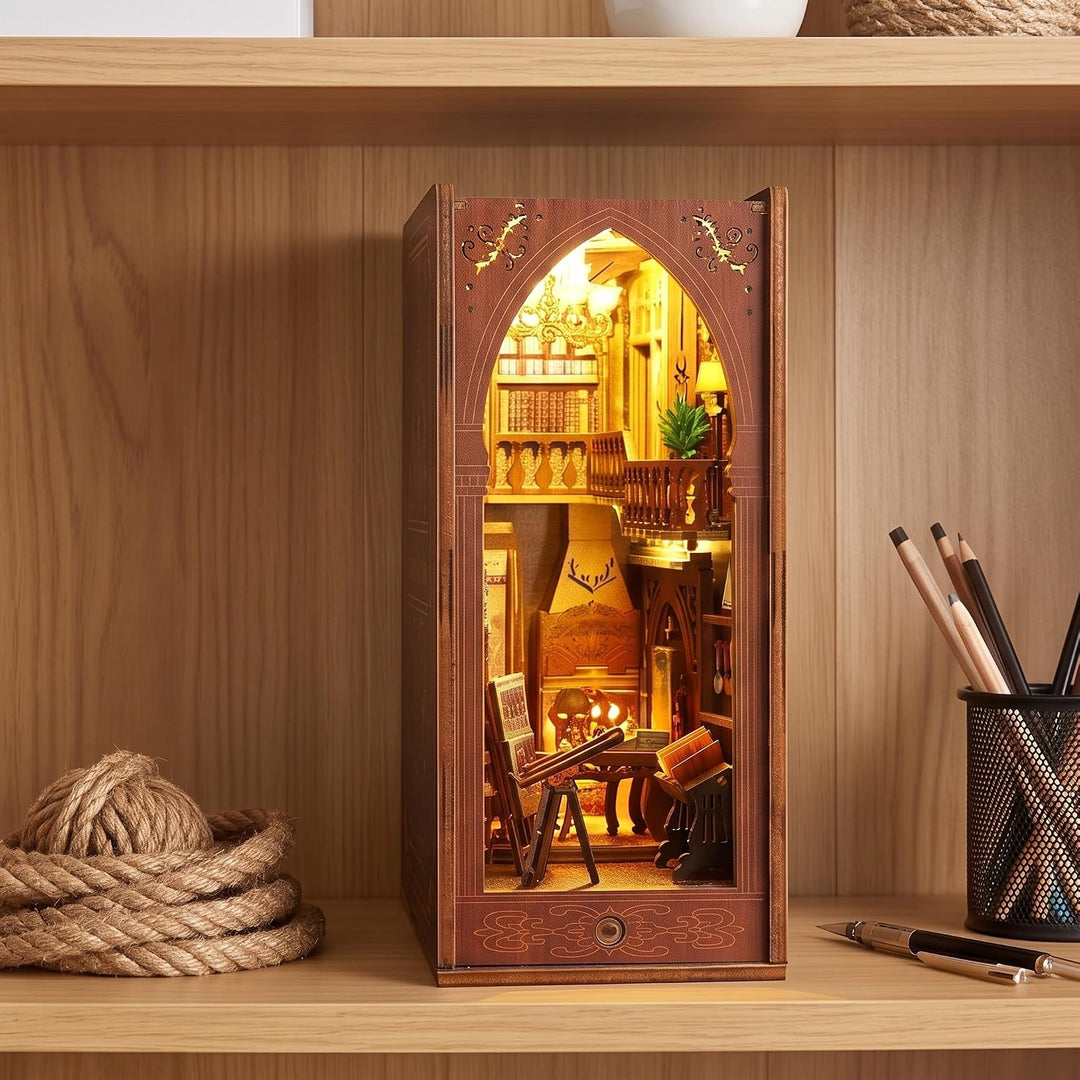 suruim Book Nook Kit-DIY Puppenhaus Holz Haus, 3D Holzpuzzle Bücherecke Bücherregaleinsatz mit Senso