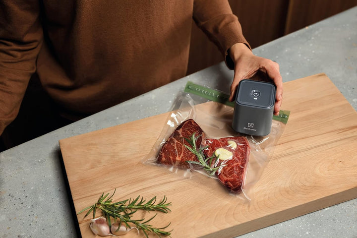 Electrolux Food Storage Vacum Gerät Set - EVSK1 und 10 Stück Vakuumbeutel