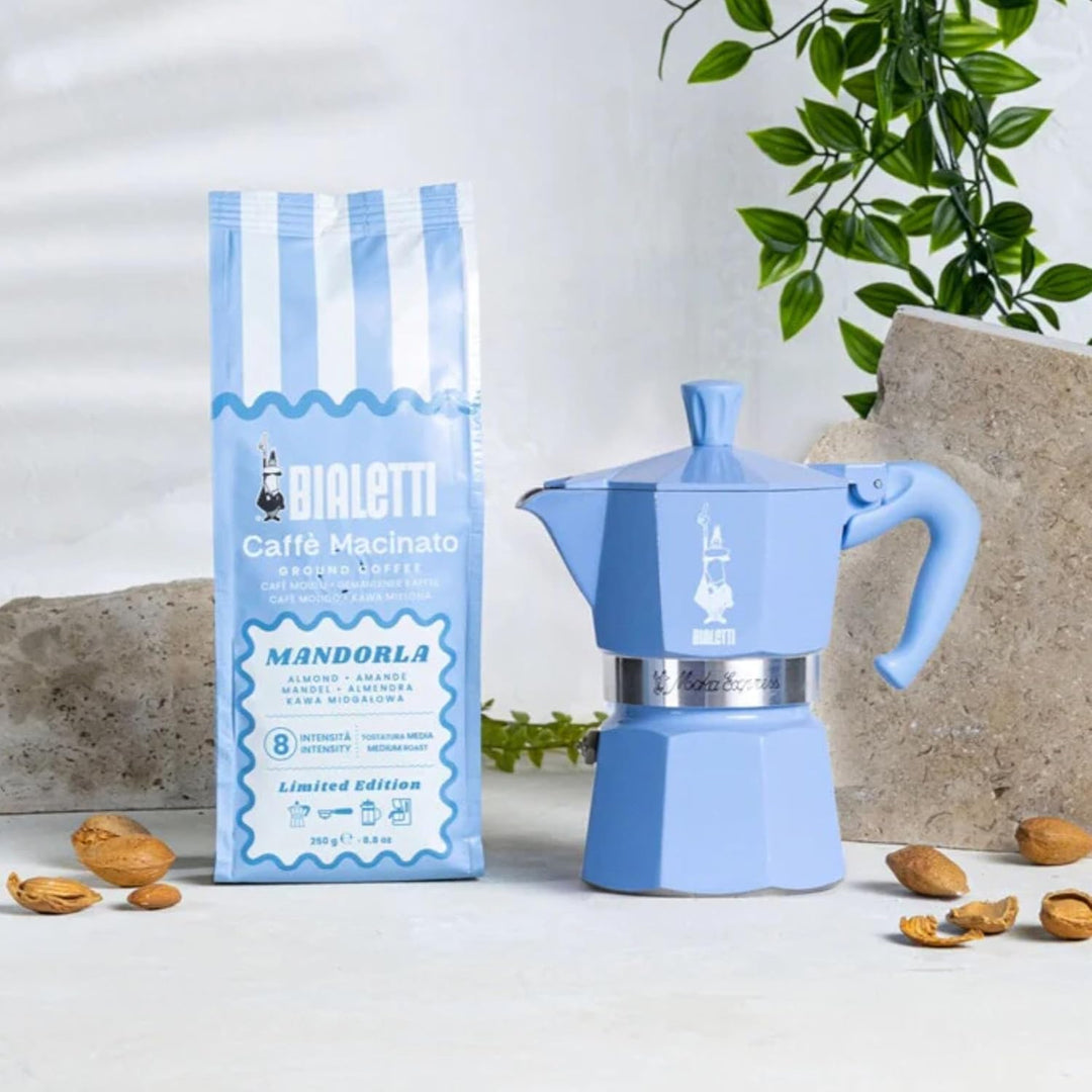 Bialetti Espressokocher Express aus Aluminium, 3 Tassen, türkis, mit gemahlenem Mandelkaffee, 250 g,