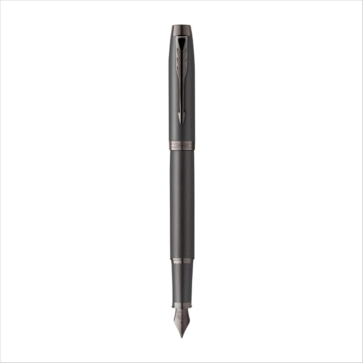 Parker IM Monochrome Füller | Oberfläche und Zierteile in Dunkelgrau-Metallic | Füllfederhalter mit