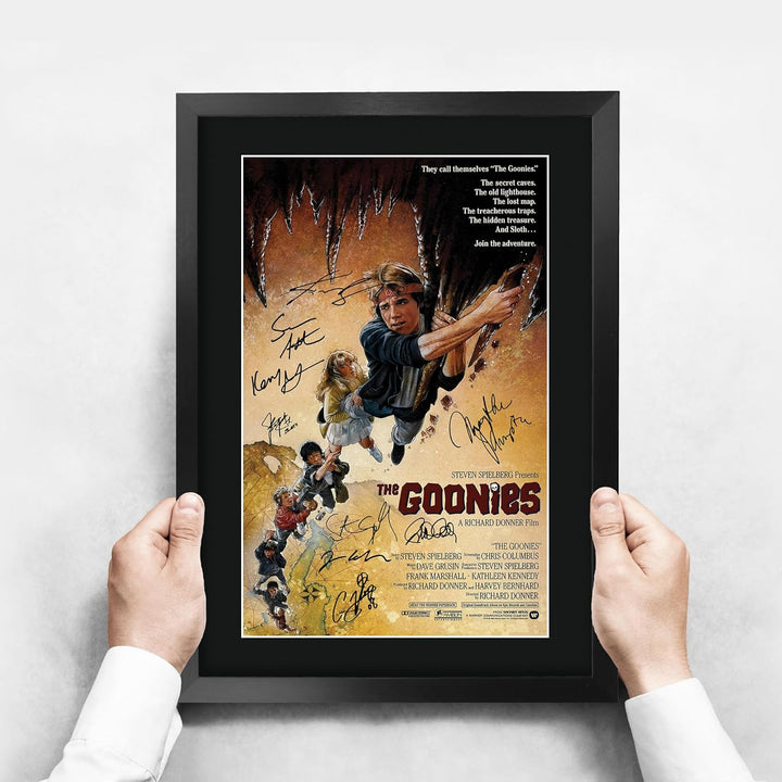 HWC Trading Goonies The Cast Geschenke Printed Poster Autogramm Bild für Film-Memorabilia Fans Signe