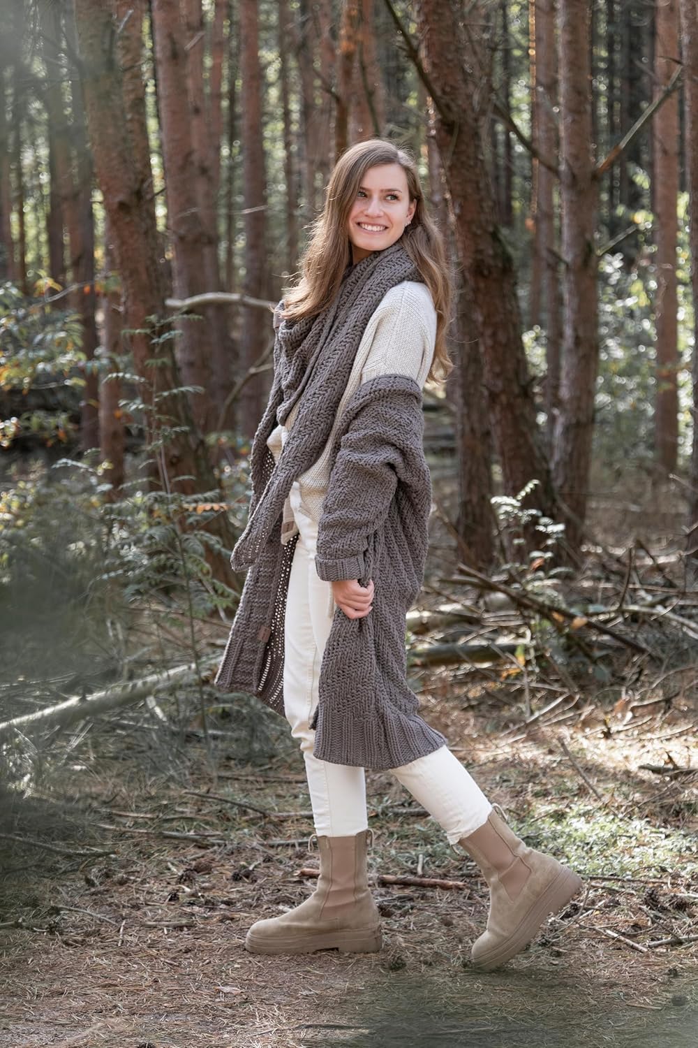 KNIT FACTORY - Dreiecksschal Sally - Damen Strickschal mit Wolle - Grob gestrickten Schal - Hochwert