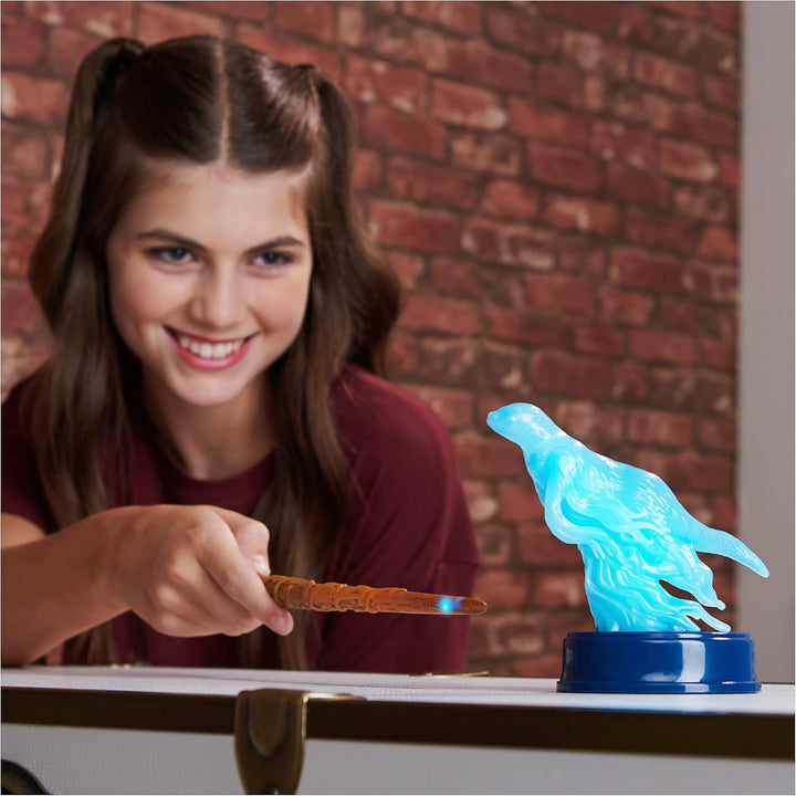 Wizarding World Harry Potter - Interaktiver Zauberstab von Hermine Granger mit Patronus-Figur, Licht