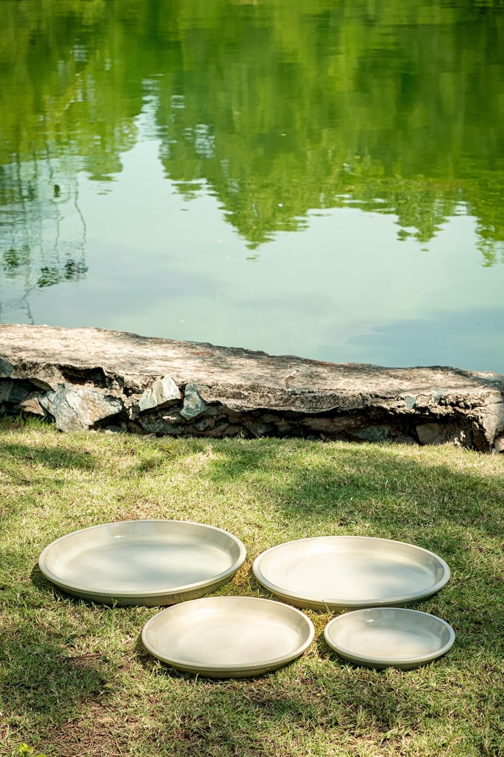 Vogeltränke/Teller/Untersetzer für Pflanzgefässe Blumentöpfe Blau Weiss Anthrazit glasiert aus Stein