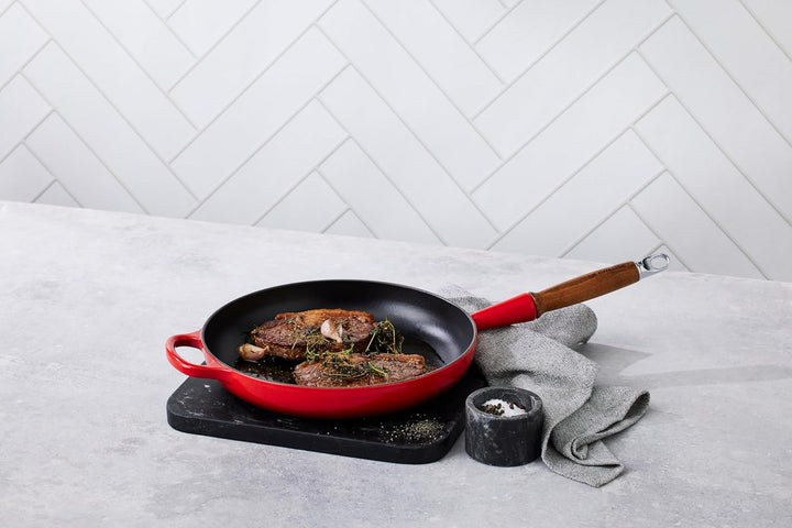 Le Creuset Signature gusseiserne Bratpfanne mit Holzgriff 28 cm Kirschrot, 20258280600422 Kirschrot