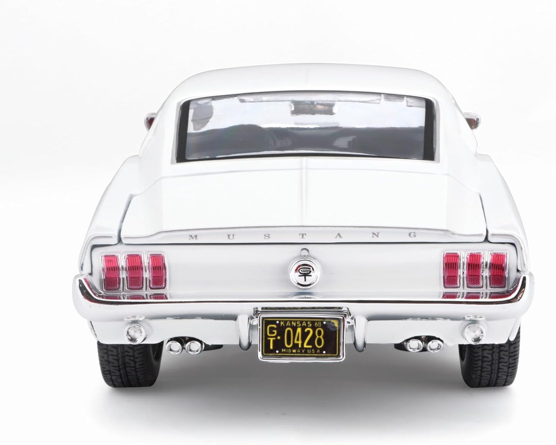 Maisto Ford Mustang GT Cobra Jet: Modellauto mit Federung, Massstab 1:18, Türen und Motorhaube beweg