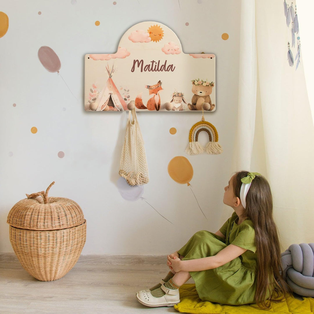 GRAVURZEILE Personalisierte Kindergarderobe - Camping - Personalisiert mit Name - Garderobe aus Holz