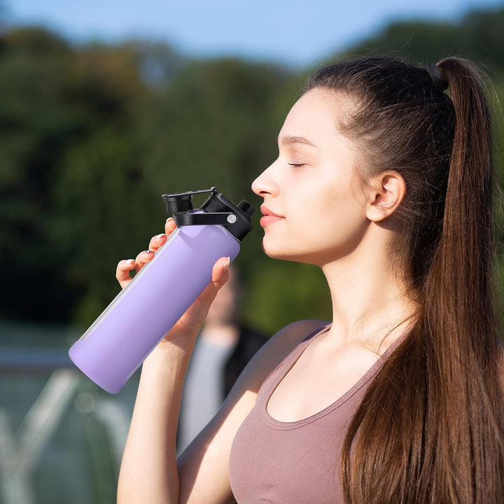 BLUEGO Trinkflasche Glas 900ml Sport Wasserflasche mit 2 Deckeln und Strohhalm Auslaufsichere Glasfl