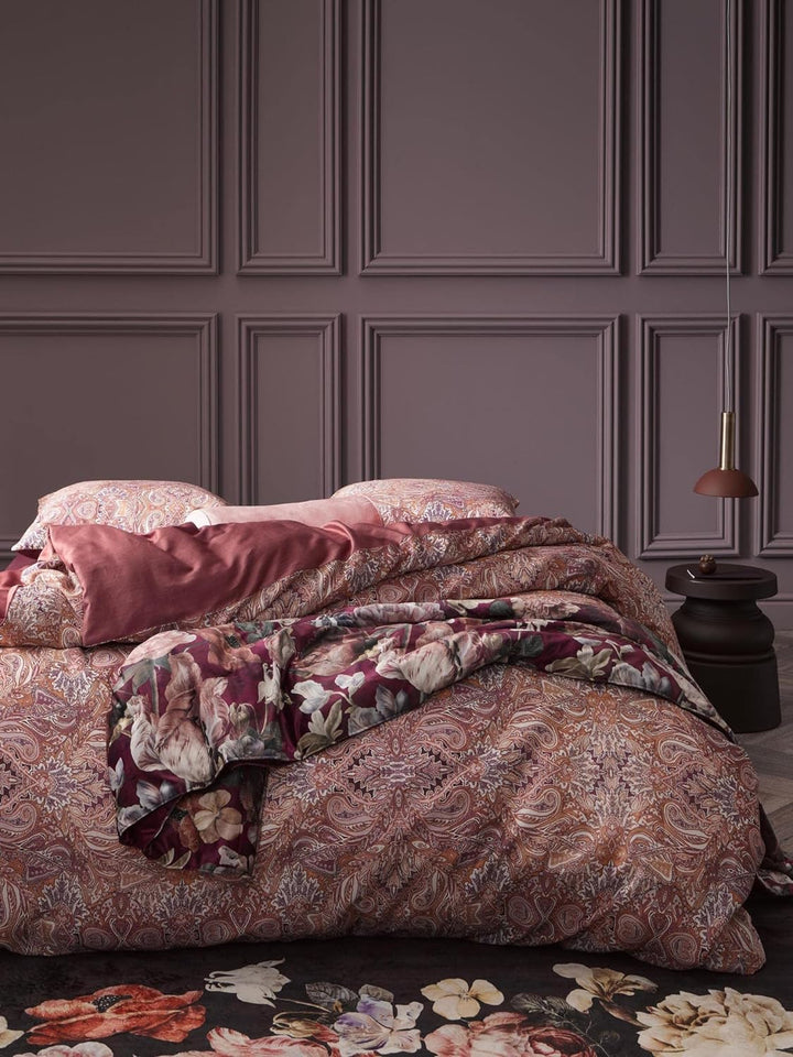 ESSENZA Bettwäsche Boheme Paisley Baumwollsatin Rhabarber, 155x220 + 1 x 80x80 cm, 401609-100DE-002,