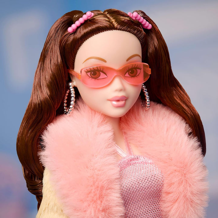 Barbie Signature My Scene Puppe und Accessoires, Chelsea im von der Jahrtausendwende inspirierten O