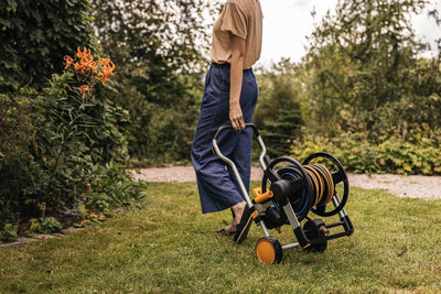 Fiskars Manuelles Waterwheel XL mit Rädern, All-Inclusive-Bewässerungs-Set, Manuelles Aufrollen, 21,