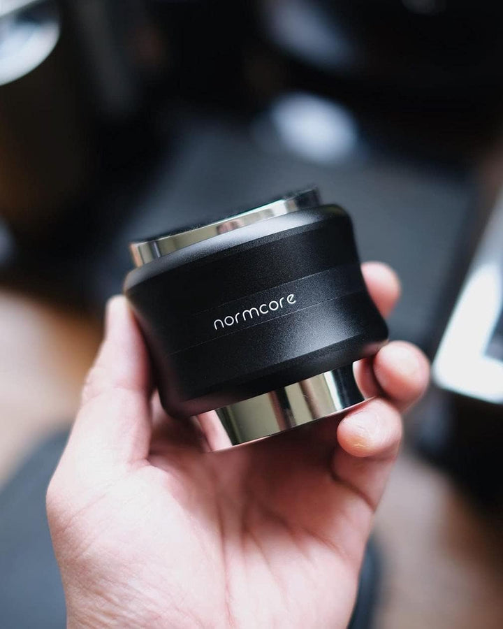 Normcore 53,3 mm Kaffee Distributor mit Tamper - 2 in 1 Kaffee Verteiler und Tamper für Siebträgerma