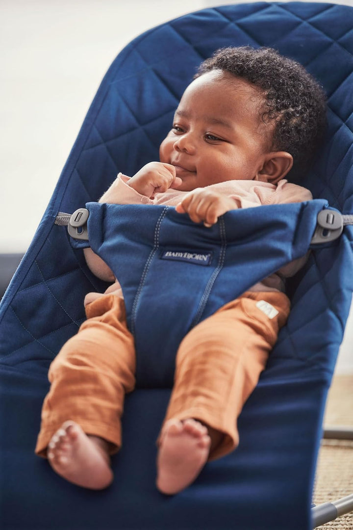 BabyBjörn Babywippe Bliss, Gewebt, Klassische Steppung, Mitternachtsblau