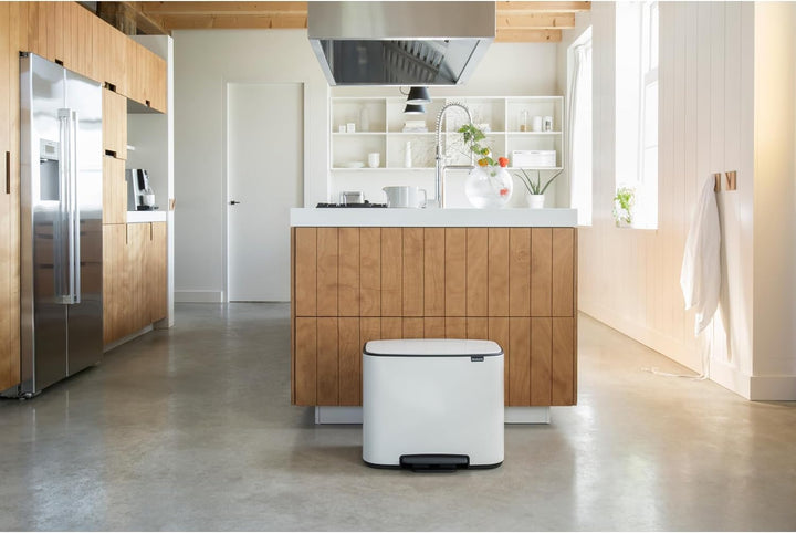 Brabantia Bo Treteimer 11 plus 23 L Abfalleimer, Metall, Weiss, 54 x 36.5 x 44 cm, 1 Einheiten