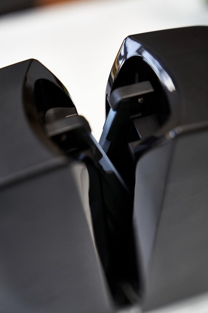 ZWILLING V-Edge, V-förmiger Messerschärfer mit Keramikschleifsteinen, geeignet für europäische und j