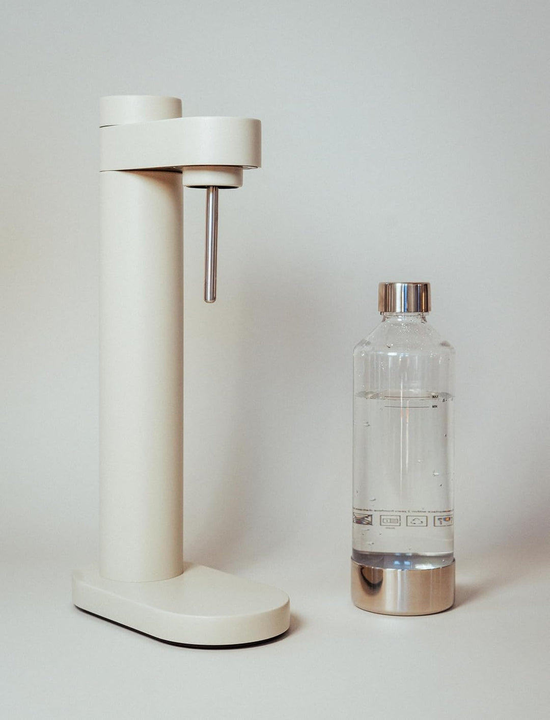 Stelton Brus Wassersprudler mit Flasche, Premium Carbonator für Wasser mit CO2 - Einstellbare Sprude