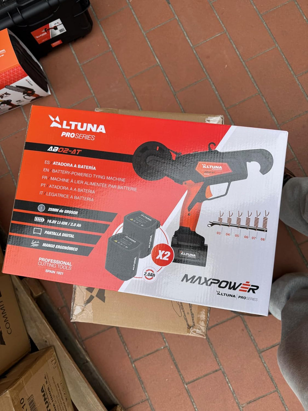 Altuna Akku-Bindegerät AB02-AT 16,8 V mit 2 Batterien 2,5 Ah | Professionelles Bindegerät für Weinbe