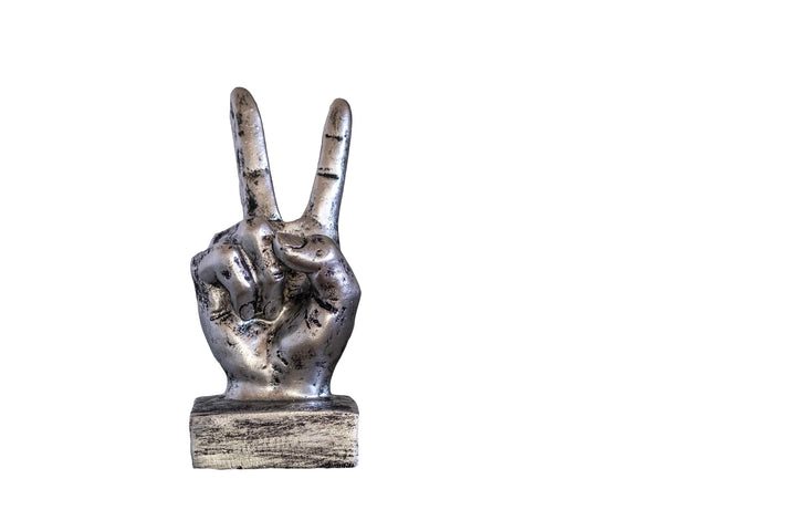 IDYL Moderne Skulptur Figur Resin Hand Victory |silberfb. | Masse: 6x8x17 cm | Material: Polyresin (