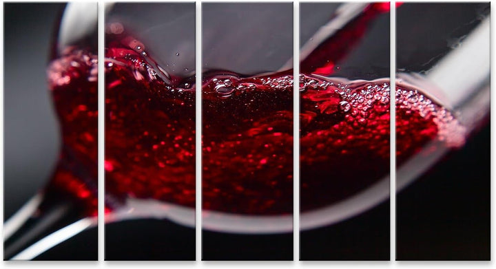 islandburner Bild auf Leinwand Rotwein In Weinglas Vor Schwarzem Hintergrund Bilder Wandbilder Poste