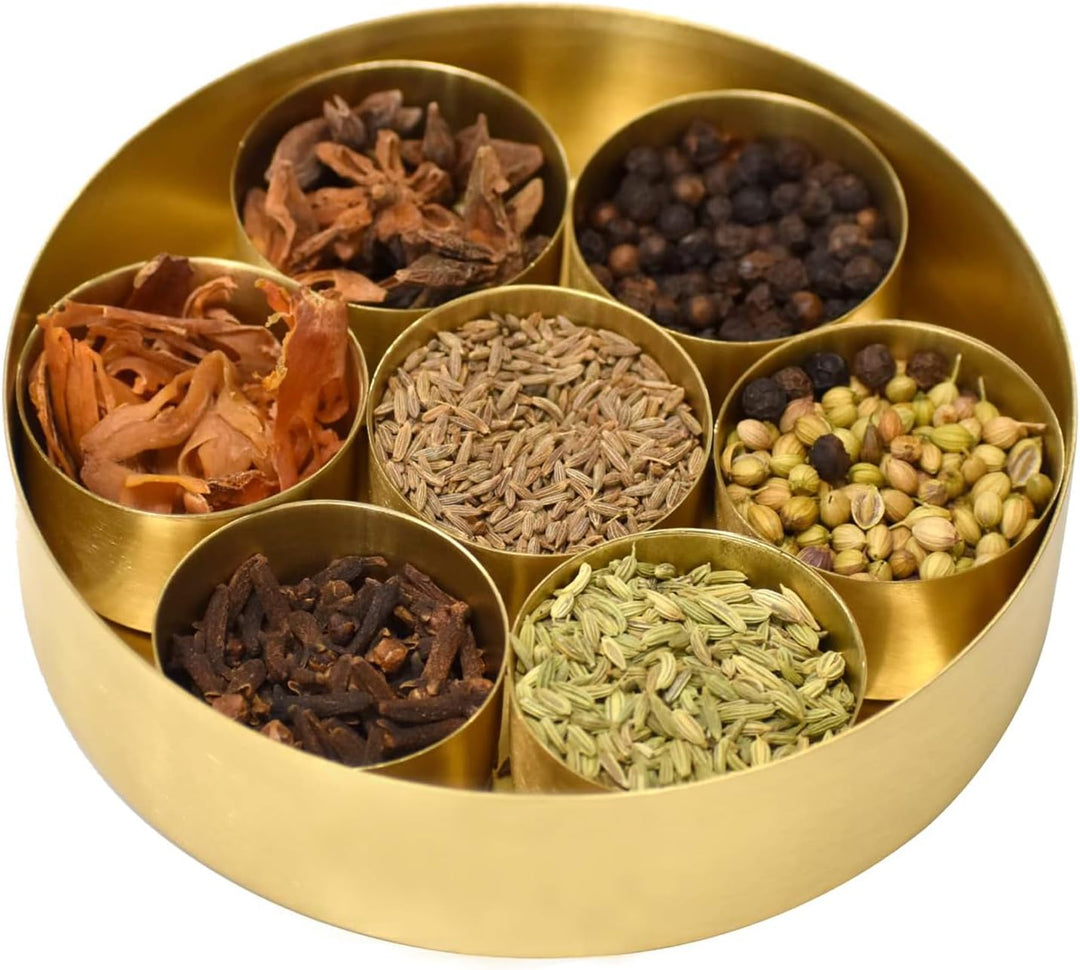 Grainex Indische Gewürzbox aus Messing, runder Masala-Kanister mit geprägtem Deckel, 7 Behälter und