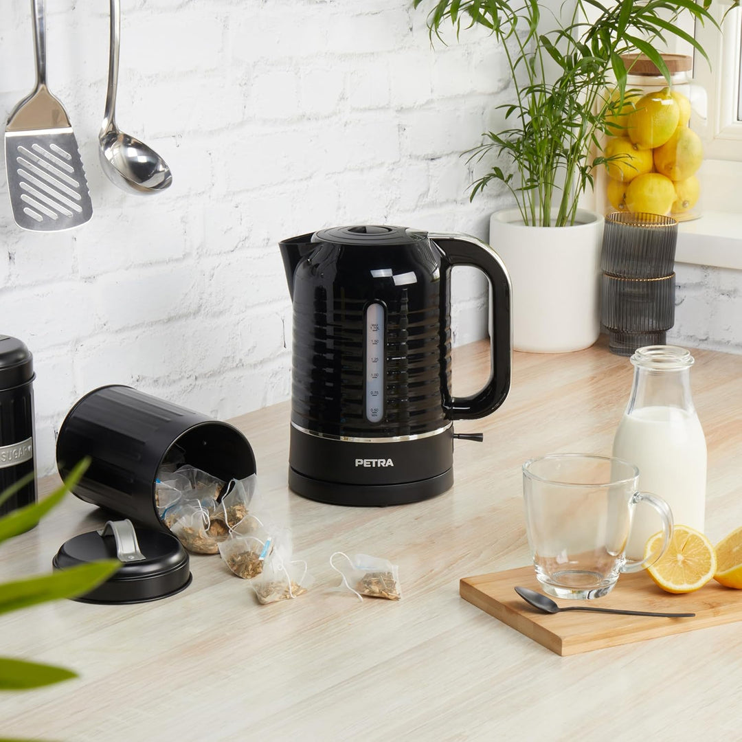 Petra PT5572BLKVDE Elektrischer 1.7L Wasserkocher – 3000W Schnellkochen, Wasserstandsanzeige, Antika