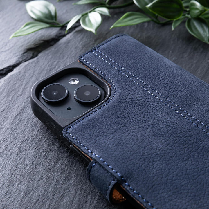 Snakehive Schutzhülle für iPhone 15 - Klapphülle Echte Lederhülle mit Standfunktion - Handmade in Eu