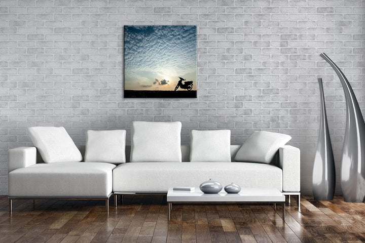 einsames Motorad Format: 70x70 als Leinwandbild, Motiv fertig gerahmt auf Echtholzrahmen, Hochwertig