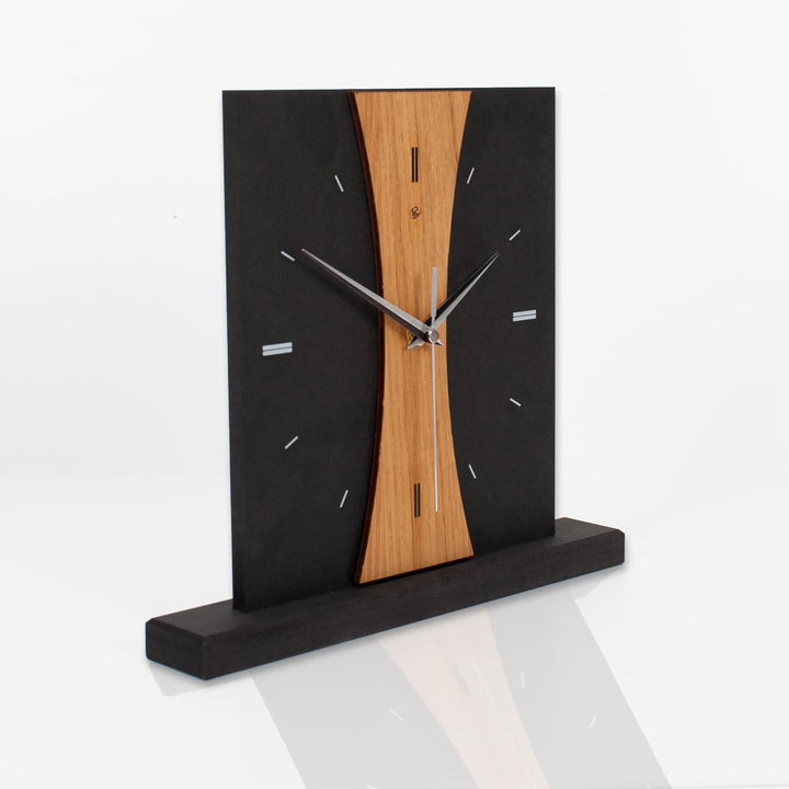 Kreative Feder Standuhr „Brown Stripe“ aus Holz – Schwarze Tischuhr in modernem Look ohne Ticken (Br