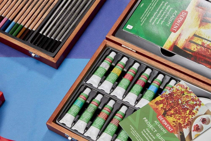 Derwent Academy Acryl Malset, Acrylfarben in einer Geschenk-Box aus Holz, 18er-Set Farben, Inklusive