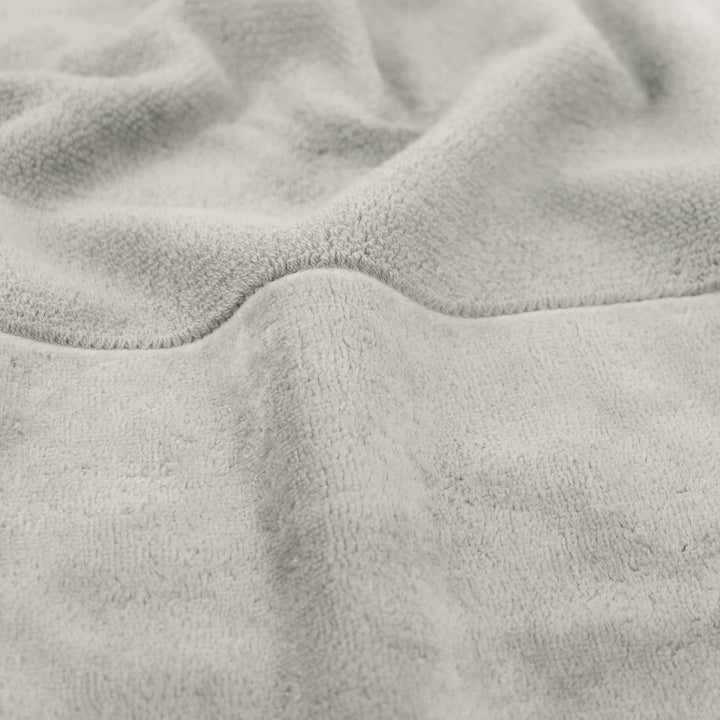 möve Bamboo Luxe Duschtuch 80 x 150 cm aus 60% Baumwolle / 40% Viskose aus Bambus-Zellstoff, silver