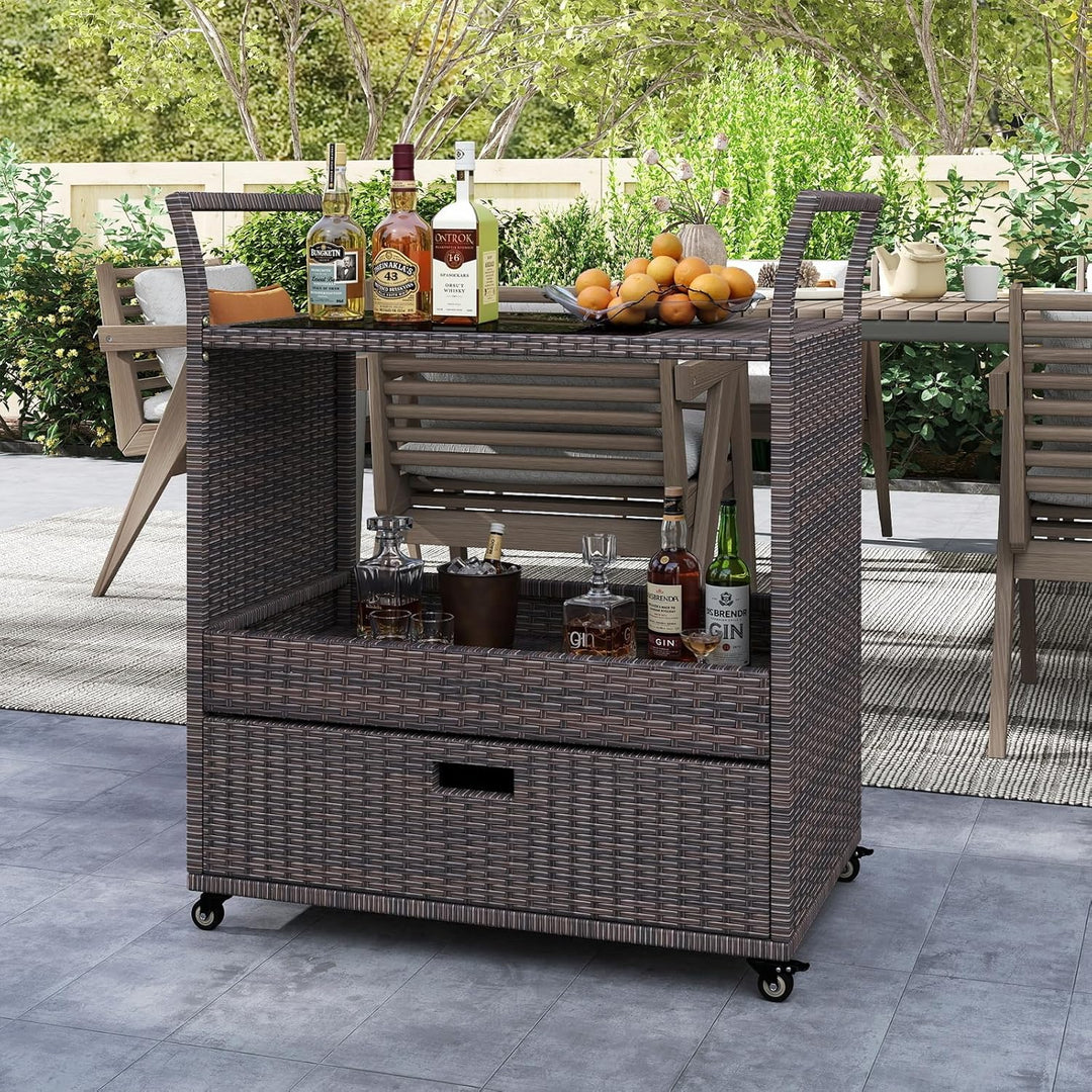 COSTWAY Grillwagen Outdoor, Rattan Servierwagen mit gehärteter Glasplatte, offenes Ablagefach & Schu