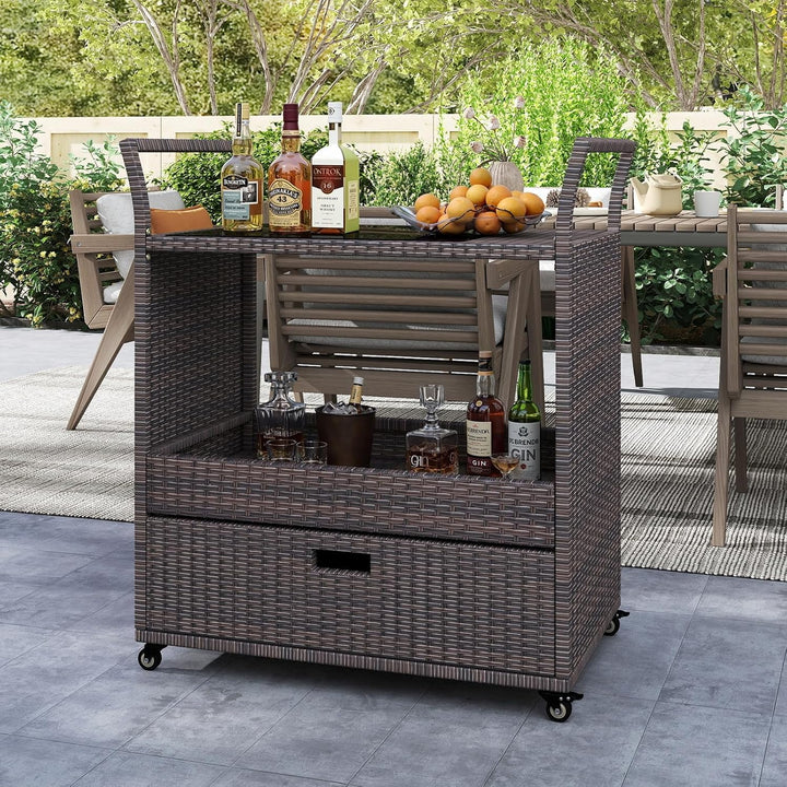 COSTWAY Grillwagen Outdoor, Rattan Servierwagen mit gehärteter Glasplatte, offenes Ablagefach & Schu