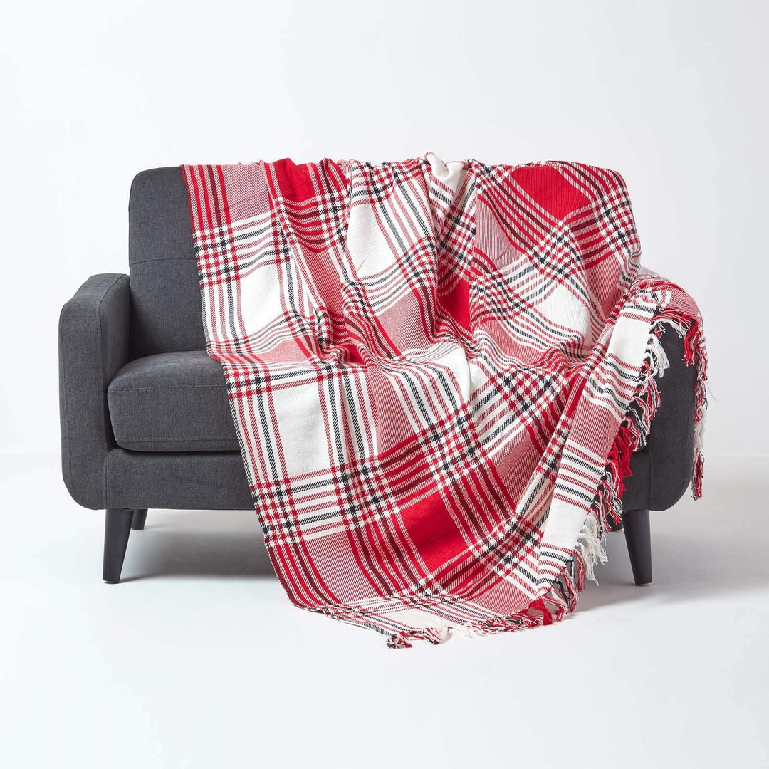 Homescapes grosse Tagesdecke mit Tartan-Muster, Sofa-Überwurf 225 x 255 cm mit Fransen, weiche Wohnd