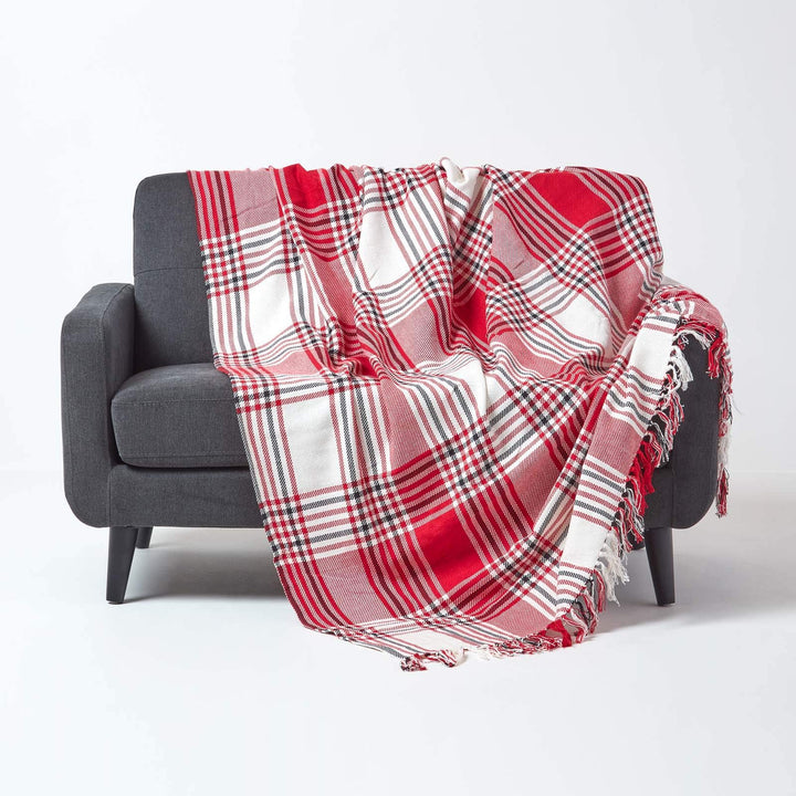 Homescapes grosse Tagesdecke mit Tartan-Muster, Sofa-Überwurf 225 x 255 cm mit Fransen, weiche Wohnd