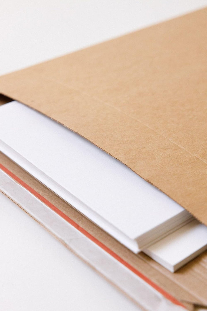 100 Versandtaschen aus hochwertigem Mikrowellenkarton DIN A4 - Flach 353 x 250 mm / 325 x 200 x 50 m