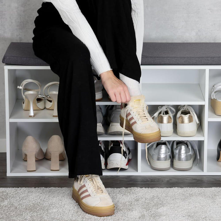Kesper | Schuhschrank mit Sitzkissen | Weiss lackiert | variabel einteilbare Fächer | FSC®-zertifizi